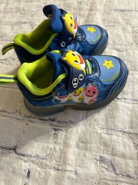 Blue Kids Shark Light-Up Sneakers with Neon Lime Lining